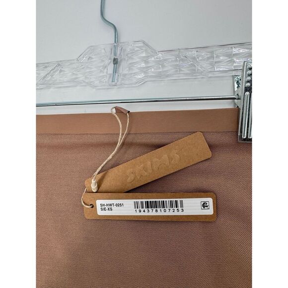 Skims - Picture 5 of 5